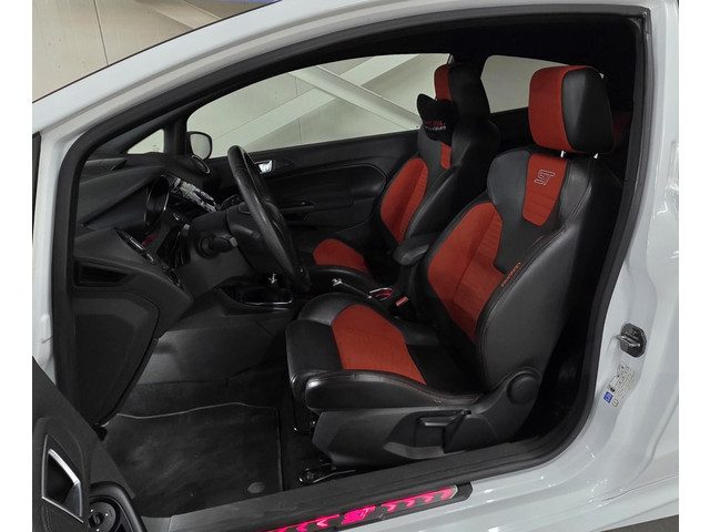 Foto 5 van Ford Fiesta 1.6 ST2 DB VV in 2025 182PK Recaro Stock Keyless Netjes!