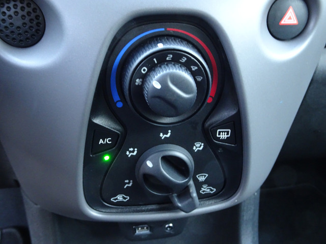 Foto 8 van Peugeot 108 1.0 e-VTi Active Airco, apple carplay, android auto, elektrische ramen, centrale vergren