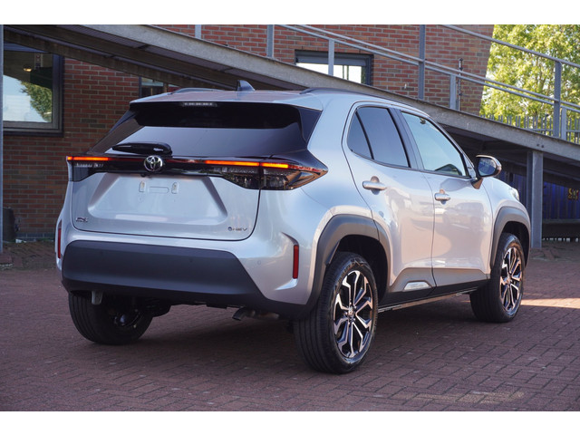 Foto 4 van Toyota Yaris Cross 1.5 Hybrid 130 Dynamic / Stoel&stuurverw. / Comfortpack / Safety- Pack / = INCL.