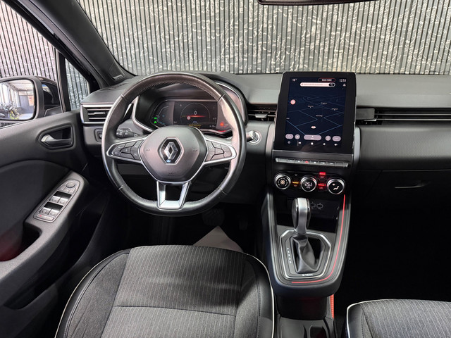 Foto 2 van Renault Clio 1.6 E-Tech Hybrid 140 Intens RS line Automaat | 360 camera |