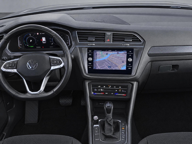 Foto 10 van Volkswagen Tiguan 1.4TSIeHybrid 180kW/245PK Elegance · Panoramadak · Camera + Parkeersensoren · Navi