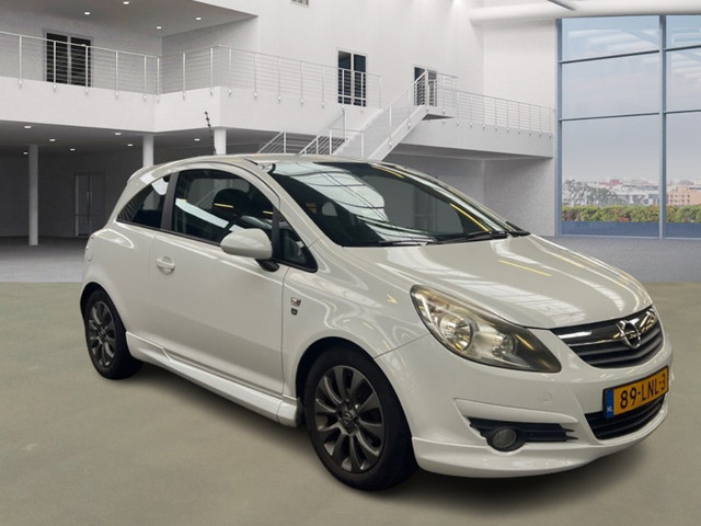 Foto 3 van Opel Corsa 1.4-16V '111' Edition/ VELGEN