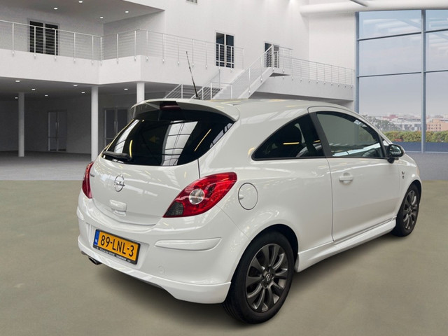 Foto 4 van Opel Corsa 1.4-16V '111' Edition/ VELGEN