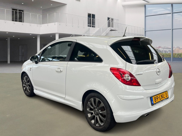 Foto 5 van Opel Corsa 1.4-16V '111' Edition/ VELGEN