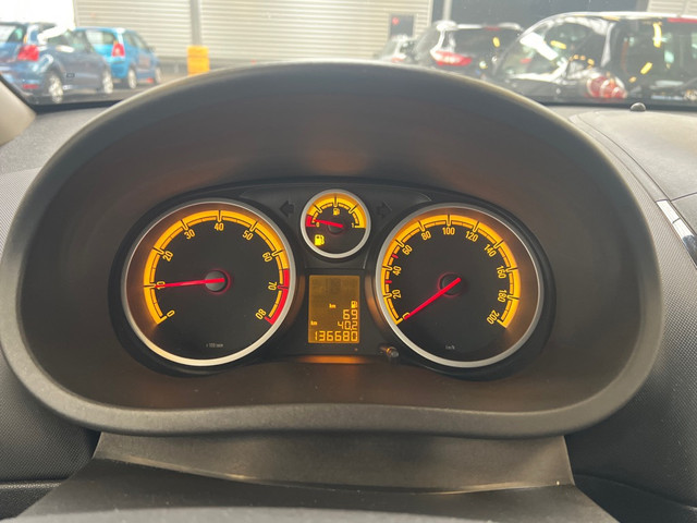 Foto 6 van Opel Corsa 1.4-16V '111' Edition/ VELGEN
