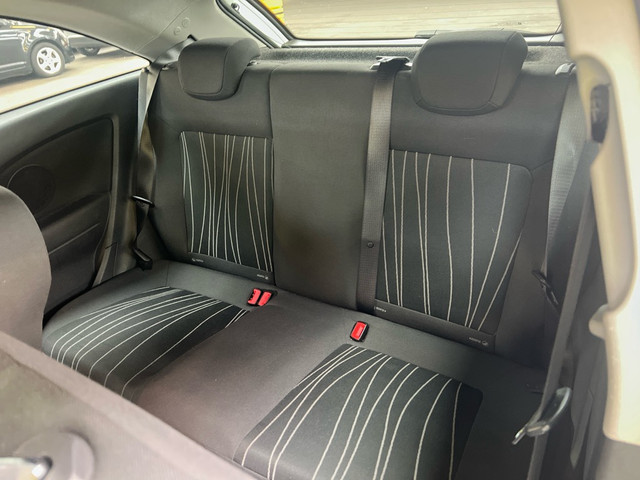 Foto 9 van Opel Corsa 1.4-16V '111' Edition/ VELGEN