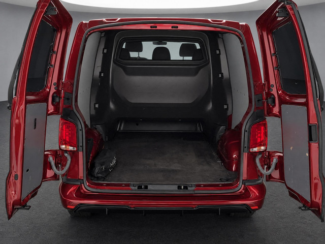 Foto 5 van Volkswagen Transporter 2.0 TDI 204pk DSG L2H1 DC 30 Bulli · Camera · Apple/Android Car Play · Dubble