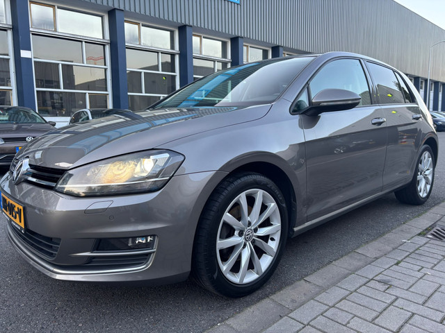 Foto 3 van Volkswagen Golf 1.4 TSI ACT Connected Series / 124 DKM / DEALER ONDERHOUDEN