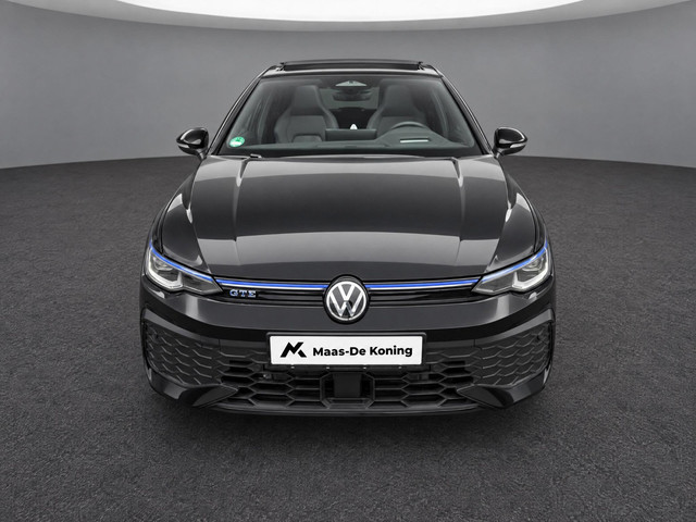 Foto 3 van Volkswagen Golf 1.5 272pk DSG eHybrid GTE · Panoramadak · Camera · Alarm · Wegklapbare Trekhaak · Ga