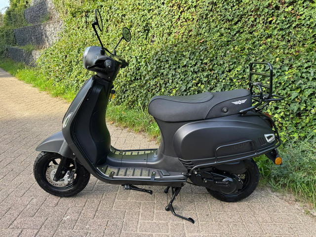 Foto 2 van AGM VX50 Injectie E5 Scooter Sierbeugelset BETAAL met in3