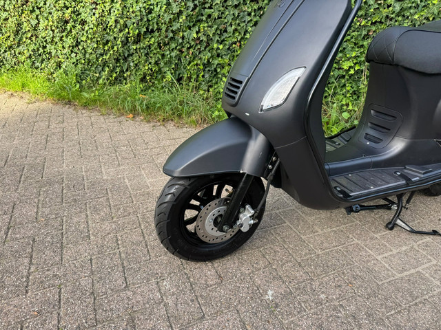 Foto 3 van AGM VX50 Injectie E5 Scooter Sierbeugelset BETAAL met in3