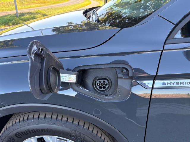 Foto 3 van VOLKSWAGEN TIGUAN 1.4 TSI EHY R BNS+ / AUTOMAAT / TOPSTAAT / HYBRIDE