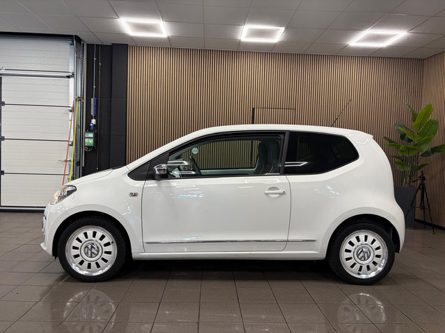 Foto 10 van Volkswagen Up! 1.0 high up! BlueMotion * Airco / Stoelverwarming / Leder / LM Velgen / NL Auto *