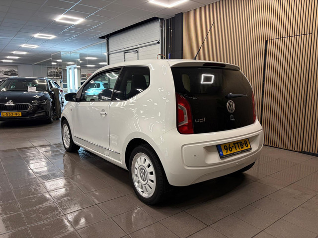Foto 9 van Volkswagen Up! 1.0 high up! BlueMotion * Airco / Stoelverwarming / Leder / LM Velgen / NL Auto *