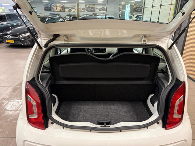 Foto 7 van Volkswagen Up! 1.0 high up! BlueMotion * Airco / Stoelverwarming / Leder / LM Velgen / NL Auto *