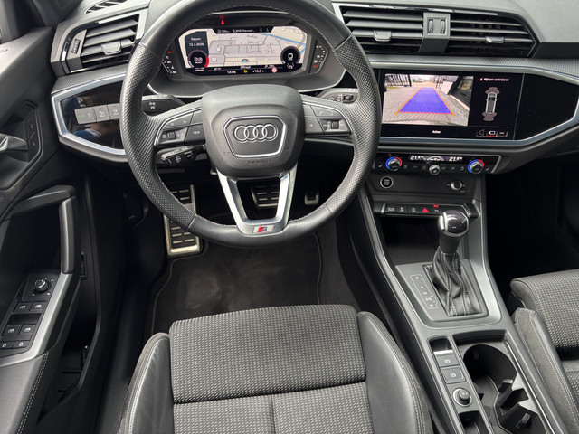 Audi Q3 35 TFSI S-line Chronos grey (bj 2023, automaat)