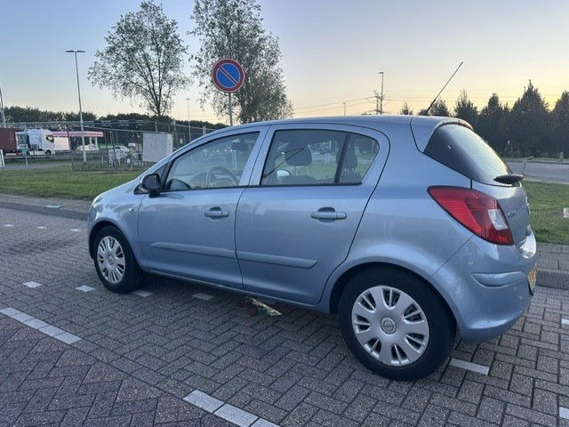 Foto 2 van Opel Corsa 1.2-16V Enjoy (bj 2008)