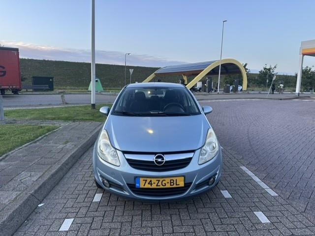 Foto 3 van Opel Corsa 1.2-16V Enjoy (bj 2008)