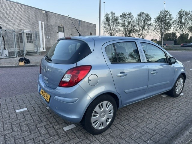Foto 4 van Opel Corsa 1.2-16V Enjoy (bj 2008)
