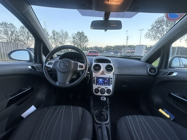 Foto 7 van Opel Corsa 1.2-16V Enjoy (bj 2008)