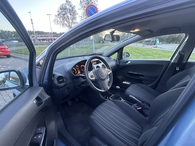 Foto 9 van Opel Corsa 1.2-16V Enjoy (bj 2008)