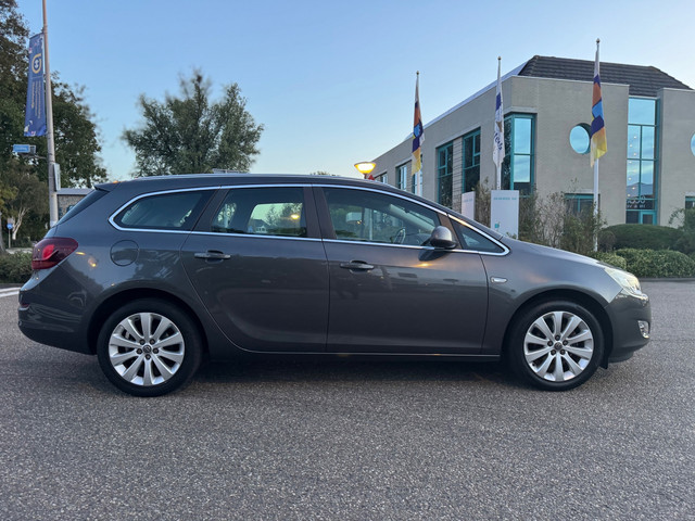 Foto 8 van Opel Astra Sports Tourer 1.4 Cosmo / airco / cruise.control / pdc / elek.pakket / lmv / nap....
