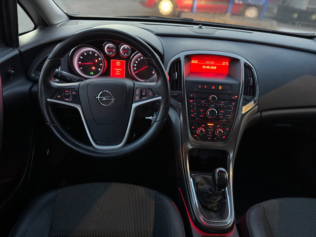 Foto 9 van Opel Astra Sports Tourer 1.4 Cosmo / airco / cruise.control / pdc / elek.pakket / lmv / nap....