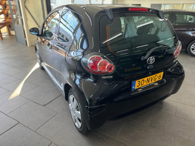 Foto 8 van Toyota Aygo 1.0-12V Comfort Navigator airco elektrische pakket