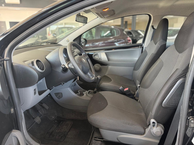Foto 2 van Toyota Aygo 1.0-12V Comfort Navigator airco elektrische pakket