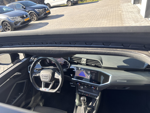 Foto 7 van Audi Q3 Sportback 35 TFSI S-Line Black Pano (bj 2022)