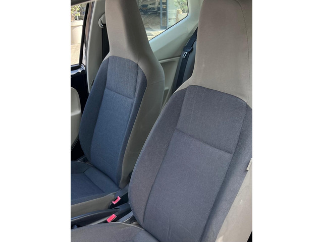 Foto 7 van Volkswagen up! 1.0 groove up! BlueMotion / NAVI / CRUISE / STOELVERWARMING /