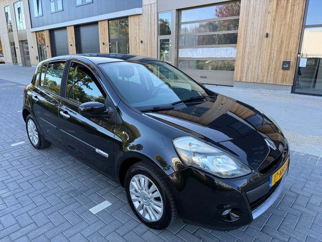 Foto 3 van Renault Clio 1.2 Collection 5-DEURS (bj 2010) Nieuwe distributie|Airco|Lmv|