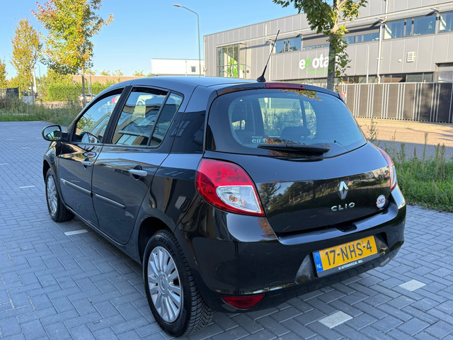 Foto 8 van Renault Clio 1.2 Collection 5-DEURS (bj 2010) Nieuwe distributie|Airco|Lmv|