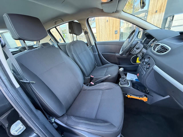 Foto 2 van Renault Clio 1.2 Collection 5-DEURS (bj 2010) Nieuwe distributie|Airco|Lmv|