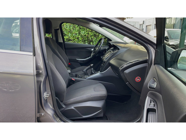 Foto 8 van Ford Focus Wagon 1.0 EcoBoost Titanium-Navi-Clima-Trekhaak