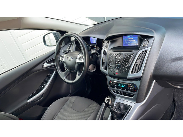 Foto 10 van Ford Focus Wagon 1.0 EcoBoost Titanium-Navi-Clima-Trekhaak