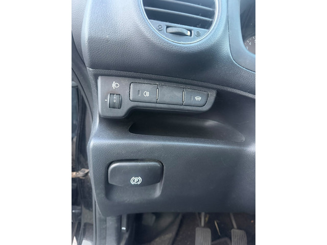 Foto 4 van Kia Carens 2.0 CVVT X-tra Nap Airco APK 19-02-2027 Trekhaak