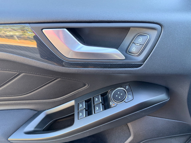 Foto 9 van Ford FOCUS 1.5 EcoBoost ST Line Business Cam PDC Navi Airco Keyless CarPlay