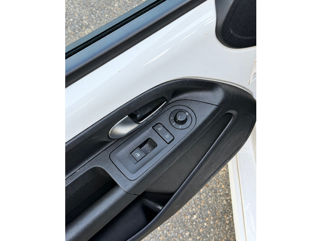 Foto 6 van Volkswagen Up! Bluemotion | Apk tot 5-27 | Airco| Navi | Parkeer Sensor | cruise control