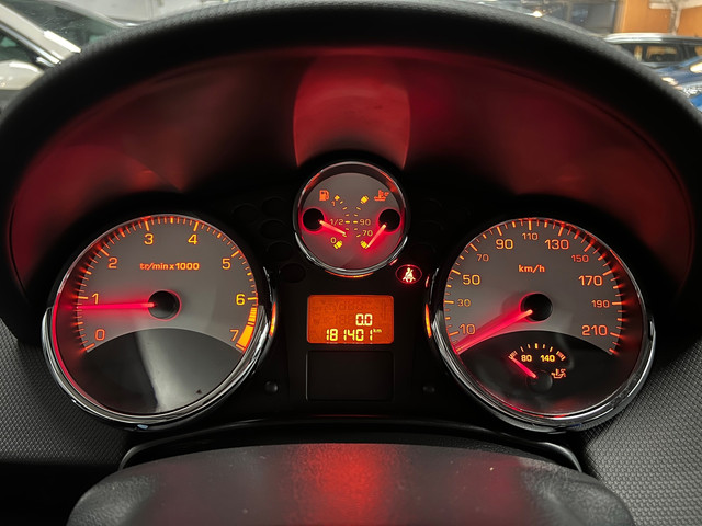 Foto 4 van Peugeot 207 1.4 VTi Look AIRCO / NAP / LM VELGEN