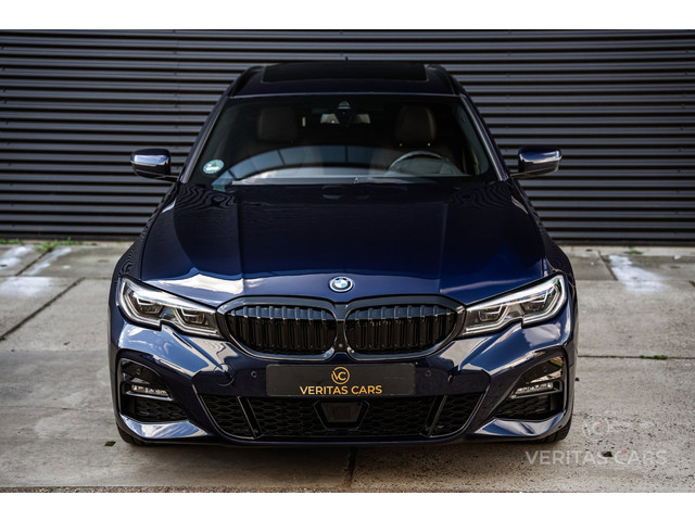 Foto 10 van BMW 3-serie Touring 330e xDrive M-Pakket 292PK|Pano|360°|HUD|Rijmodus|Tr.Haak|Sfeer|Keyless|Laser|Di