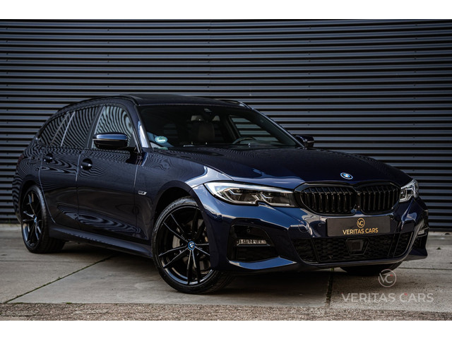BMW 3-serie Touring 330e xDrive M-Pakket 292PK|Pano|360°|HUD|Rijmodus|Tr.Haak|Sfeer|Keyless|Laser|Di