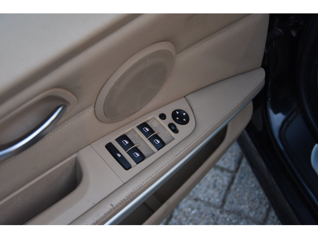 Foto 2 van BMW 3-serie Touring 325i M-Sport *Xenon*Leder*Carplay*Cruise control*