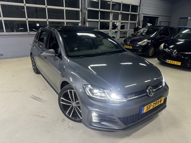 Foto 3 van Volkswagen Golf 2.0 TDI GTD DSG PANO CAM DYN DIGIT 184PK