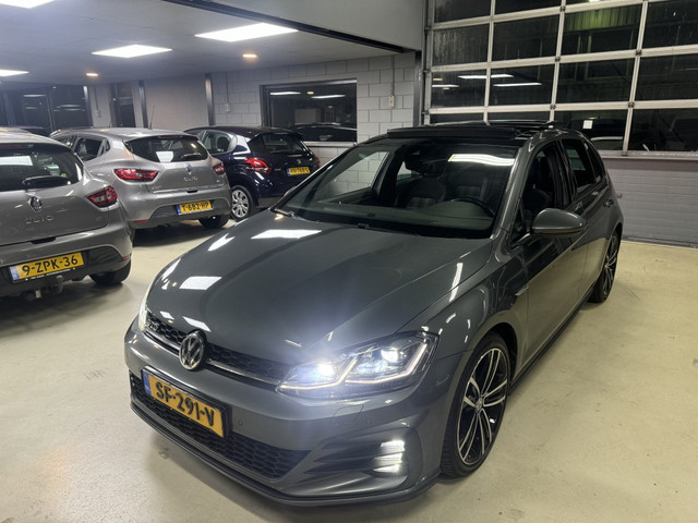 Foto 4 van Volkswagen Golf 2.0 TDI GTD DSG PANO CAM DYN DIGIT 184PK