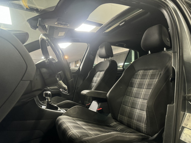 Foto 6 van Volkswagen Golf 2.0 TDI GTD DSG PANO CAM DYN DIGIT 184PK