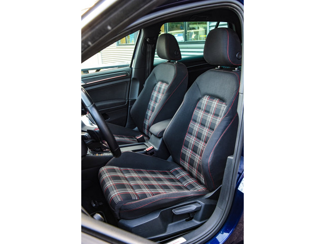 Foto 8 van Volkswagen Golf 2.0 TSI GTI Performance *Pano*Dynaudio*Camera*Keyless*
