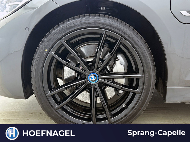 Foto 8 van BMW 3-serie 330e xDrive | Dravit Grau | Camera | Stoelverwarming | Memory Stoelen |