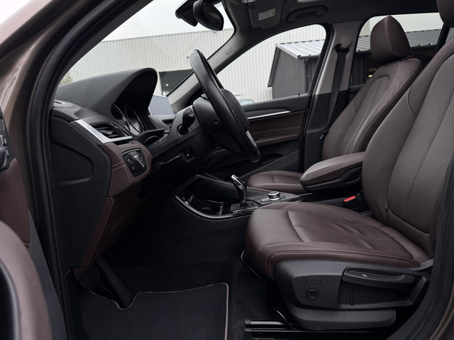 Foto 2 van BMW X1 xDrive25i X-line | Stuurverw. | KeylessEntr. | 230PK! | Schuifdak | Unieke kleur!