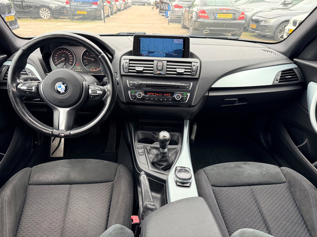 Foto 3 van BMW 1-serie 116i Executive M Sport|Nieuwe Ketting + Klepseals|Navigatie|Keyless|Cruise control|Clima